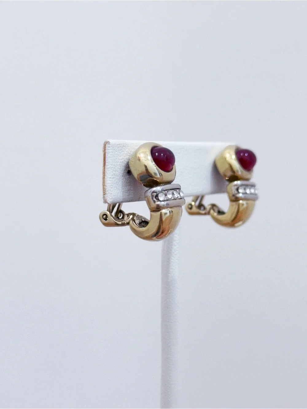 Vintage gold tone red glass cabochon cz clip on earrings